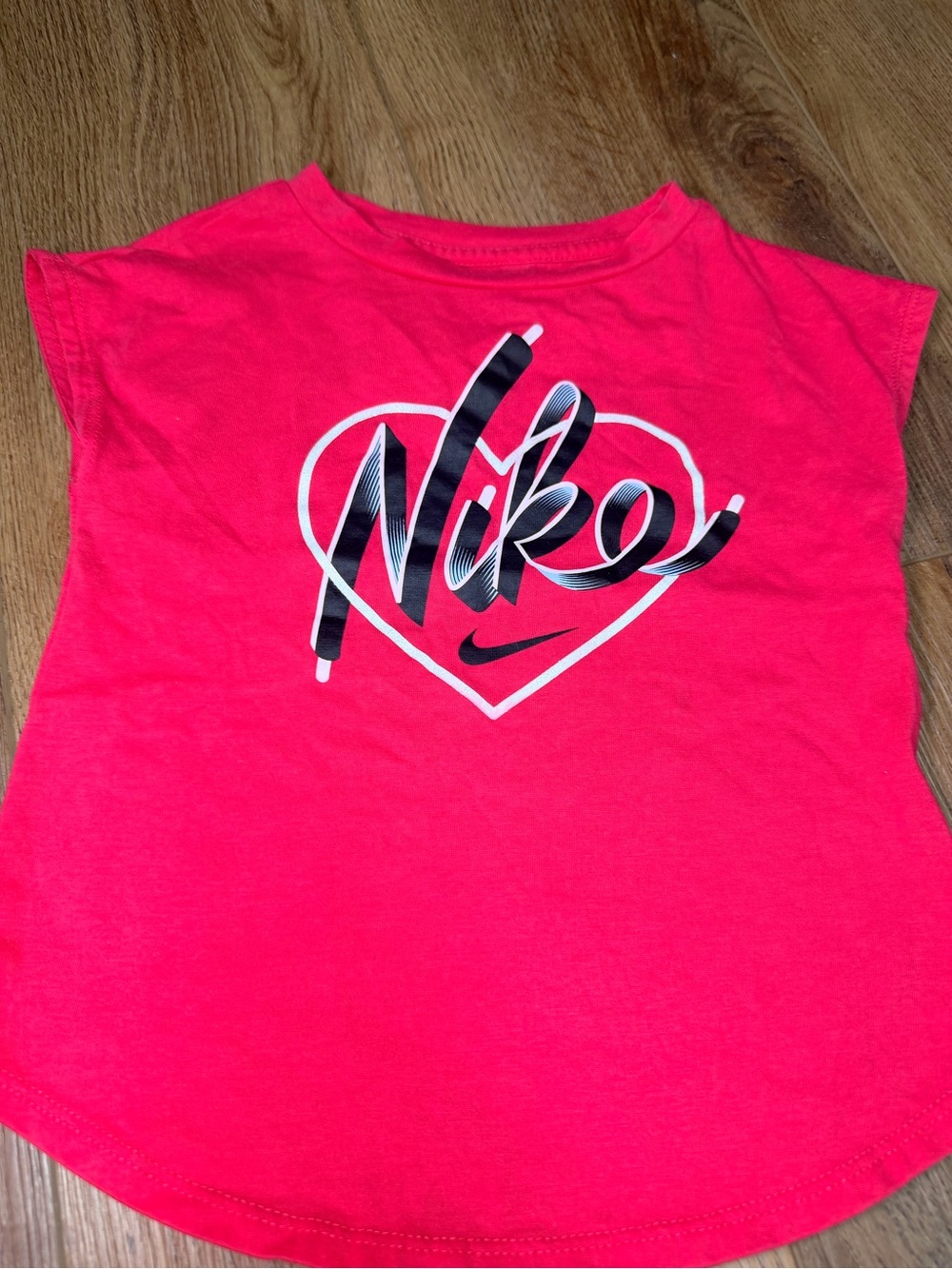 Nike Girls 2 Piece Outfit Set Pink Heart Logo Tee Black Mesh Shorts 4T Athletic - Picture 4 of 9